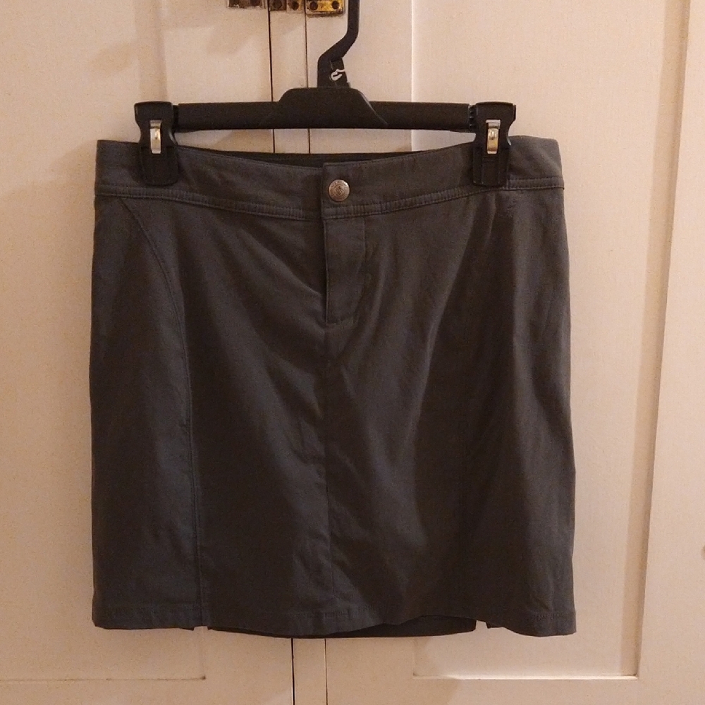 Columbia dark gray skort Sz 4